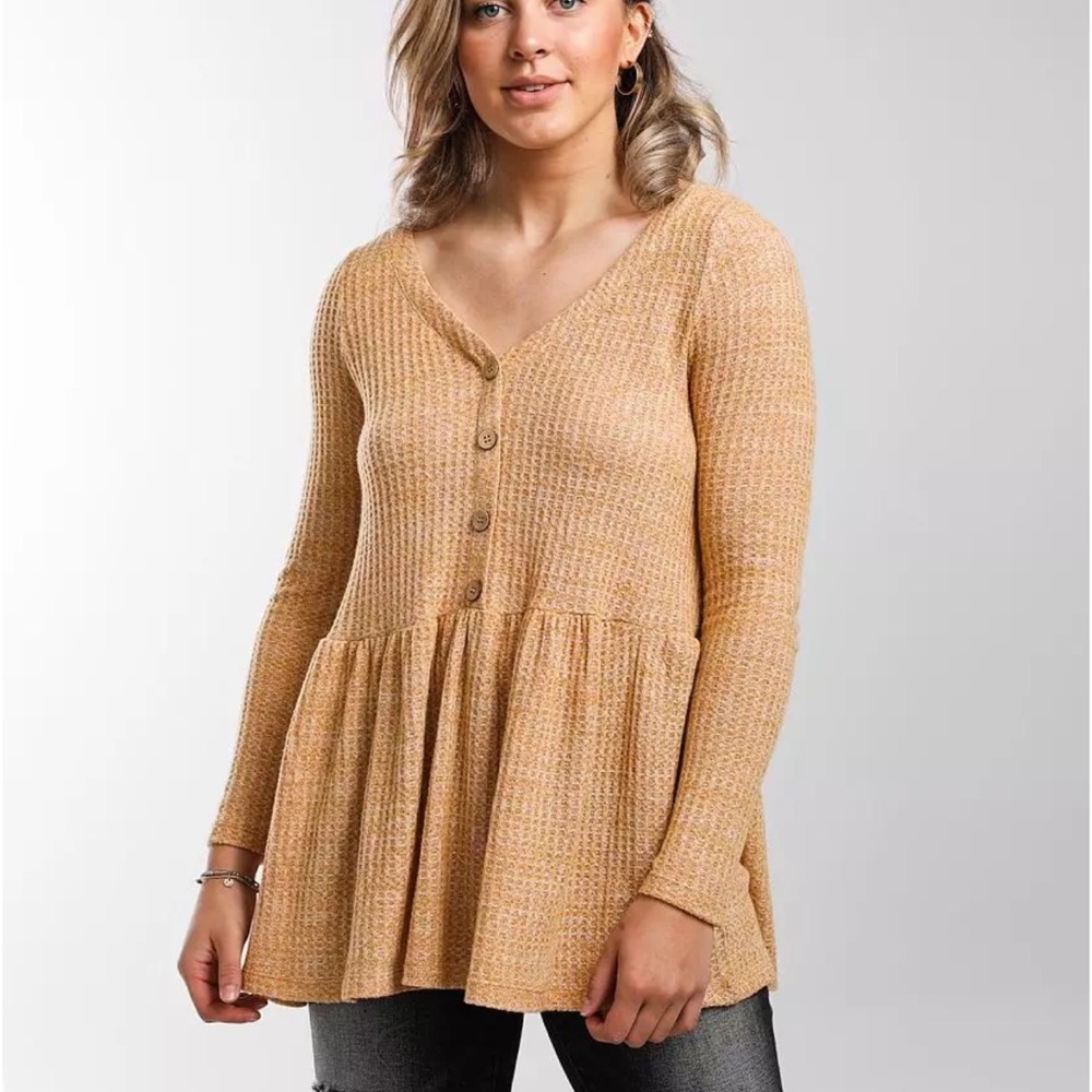 Daytrip Buckle Brushed Vneck Babydoll Peplum Waffle Knit Top - Picture 2 of 7